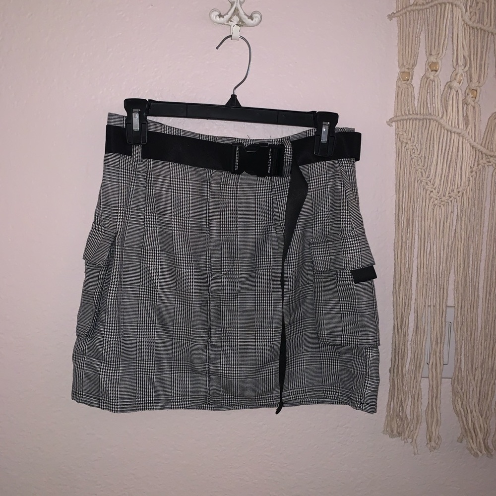 Cute ass plaid mini skirt